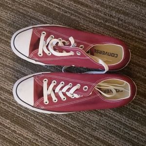 Converse: Chuck Taylor All Star Maroon